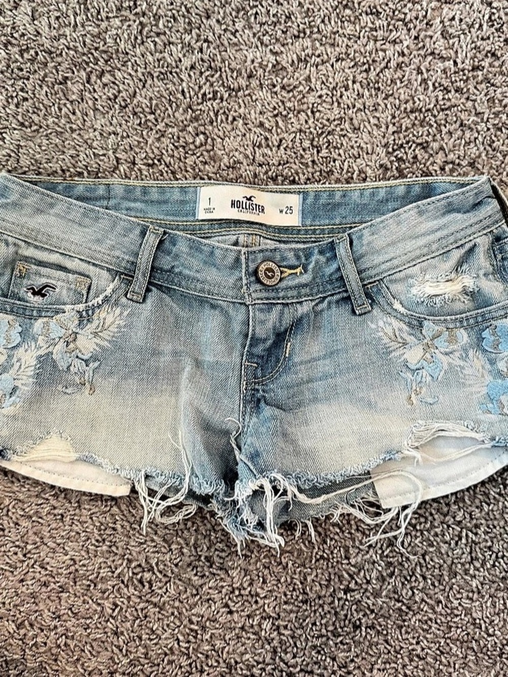 Hollister Floral Embroidered Low-Rise Denim Shortie Shorts Jean Shorts Waist 25